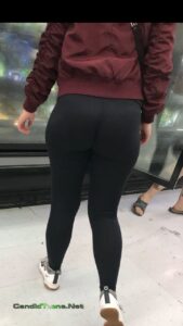 College girl fit pants candid pics