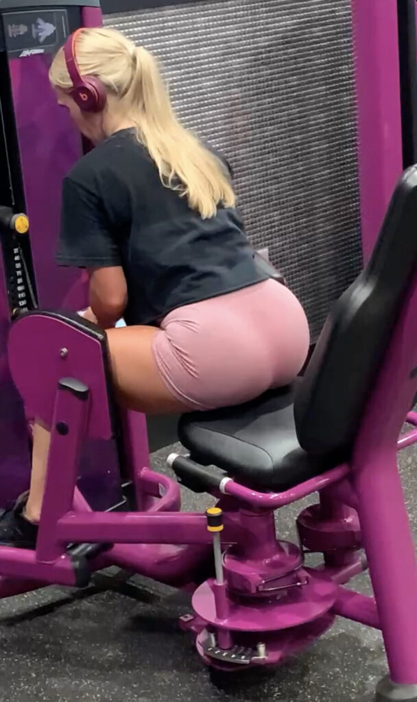 608px x 1024px - Pink spandex master big butt gym girl - Candid Porn